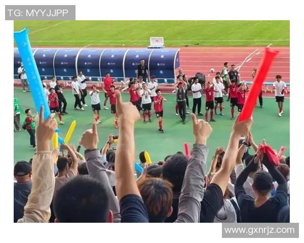 身高180的足球球星：从草根到顶级球场的逆袭之路