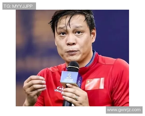 中国足球明星高清写真展示，感受球场上的英勇与风采