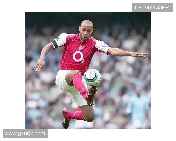 四大足球巨星携手并肩征战绿茵场的辉煌历程与传奇故事