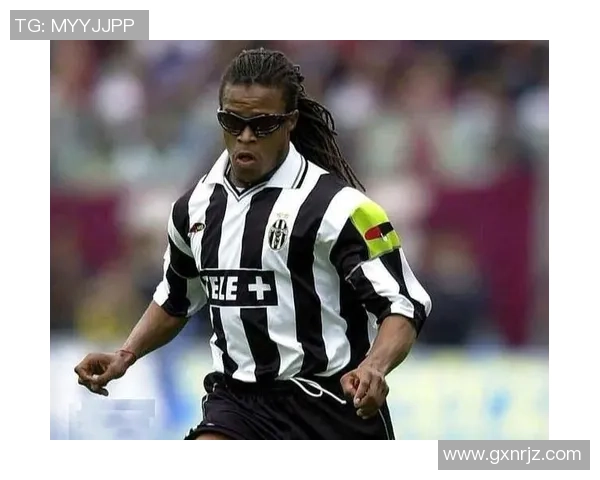 戴护目镜的足球巨星：专注、坚韧、璀璨